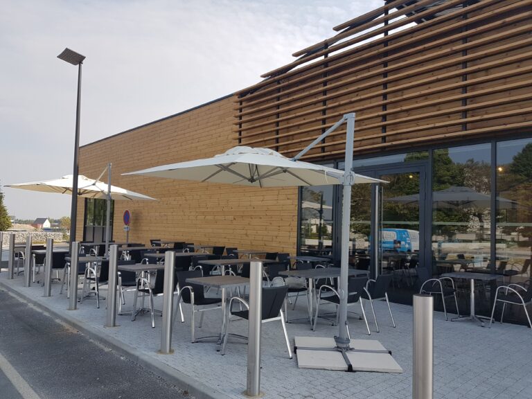 Hilton et parasol