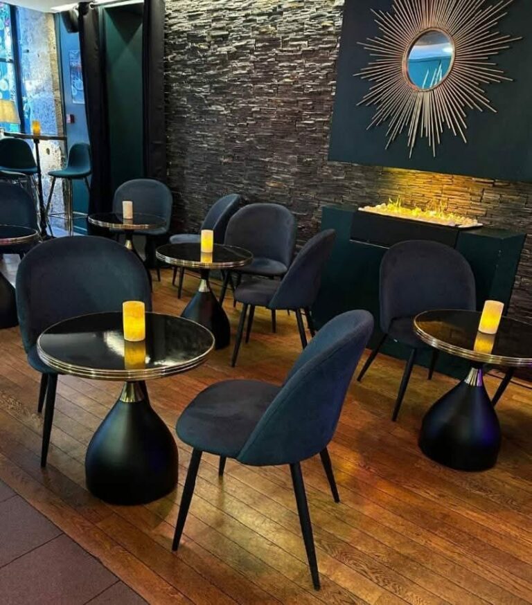 pied Cleo lounge