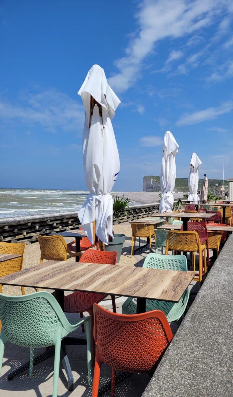 Plateau compact et chaises OXY